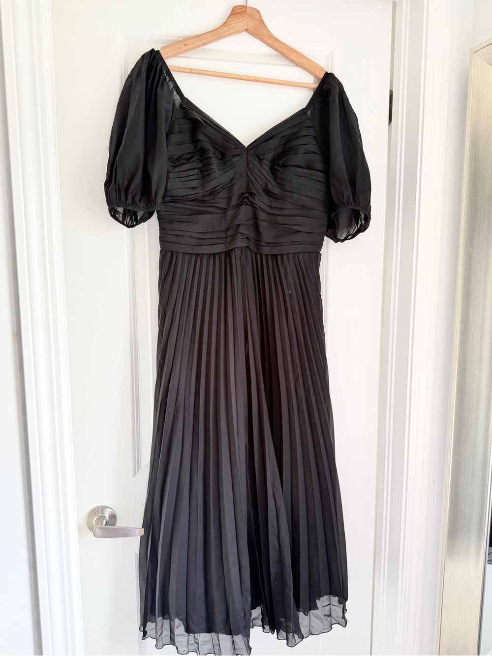 Abercrombie & Fitch Black Pleated Midi Dress Puff Sleeve – Size M Petite
